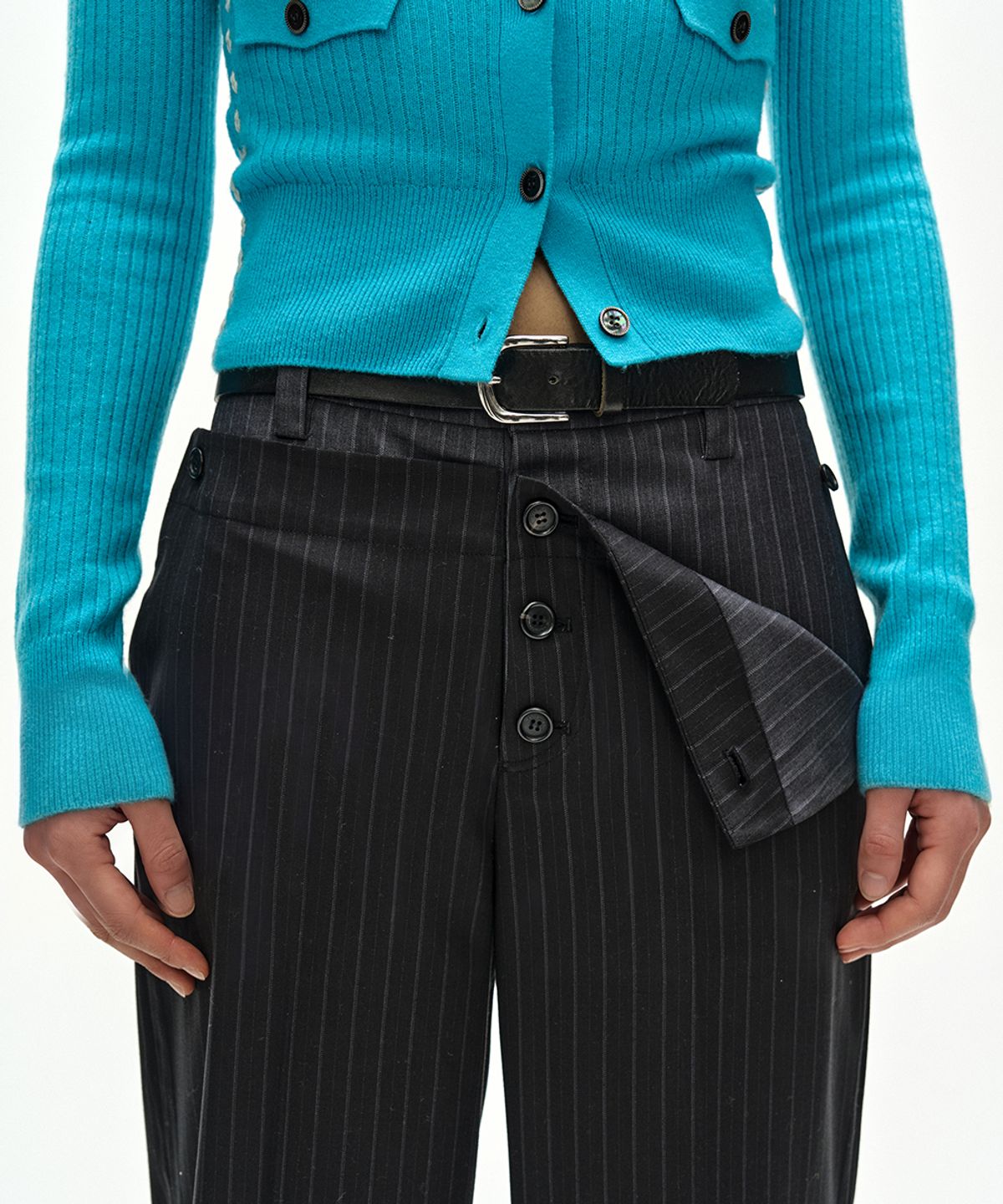 앤더슨벨(ADSB ANDERSSON BELL) BUTTON-FOLD TROUSERS (GREY/BLACK)