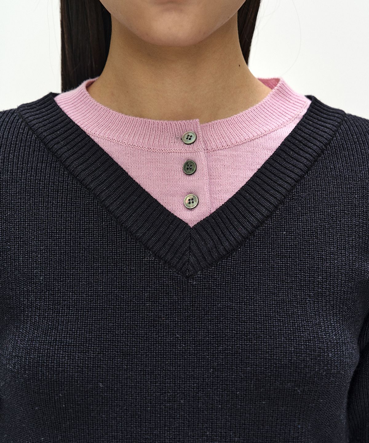 앤더슨벨(ADSB ANDERSSON BELL) LAYERED SHIRT CUFF KNIT TOP (NAVY/PINK)