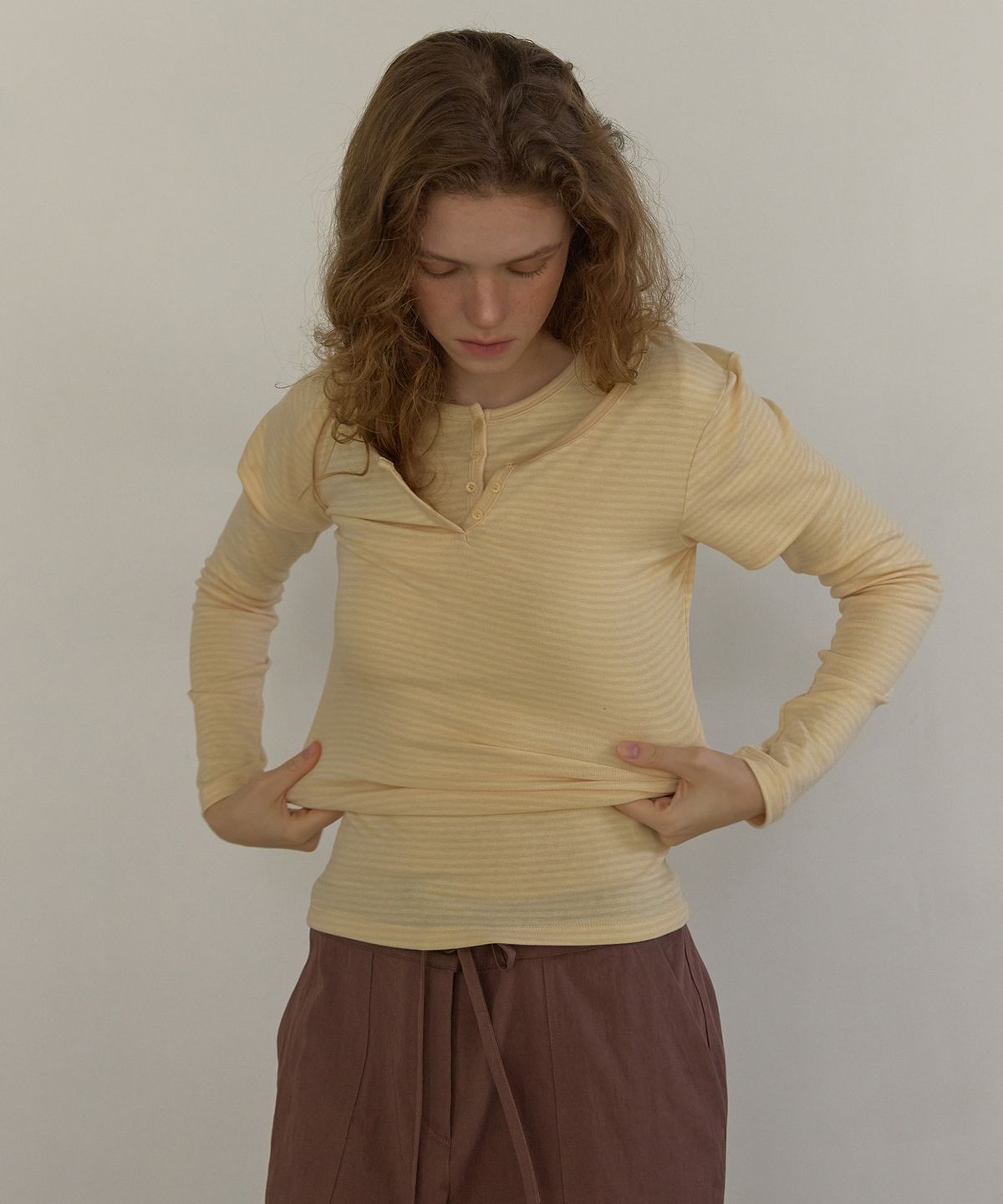 론크(LONQUE) STRIPE HENLEY NECK HALF SLEEVE T-SHIRT (YELLOW)