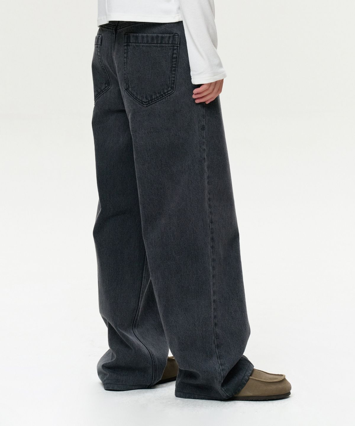 이알에이(ERA) MEN ERA WIDE FIT DENIM PANTS - DARK GRAY