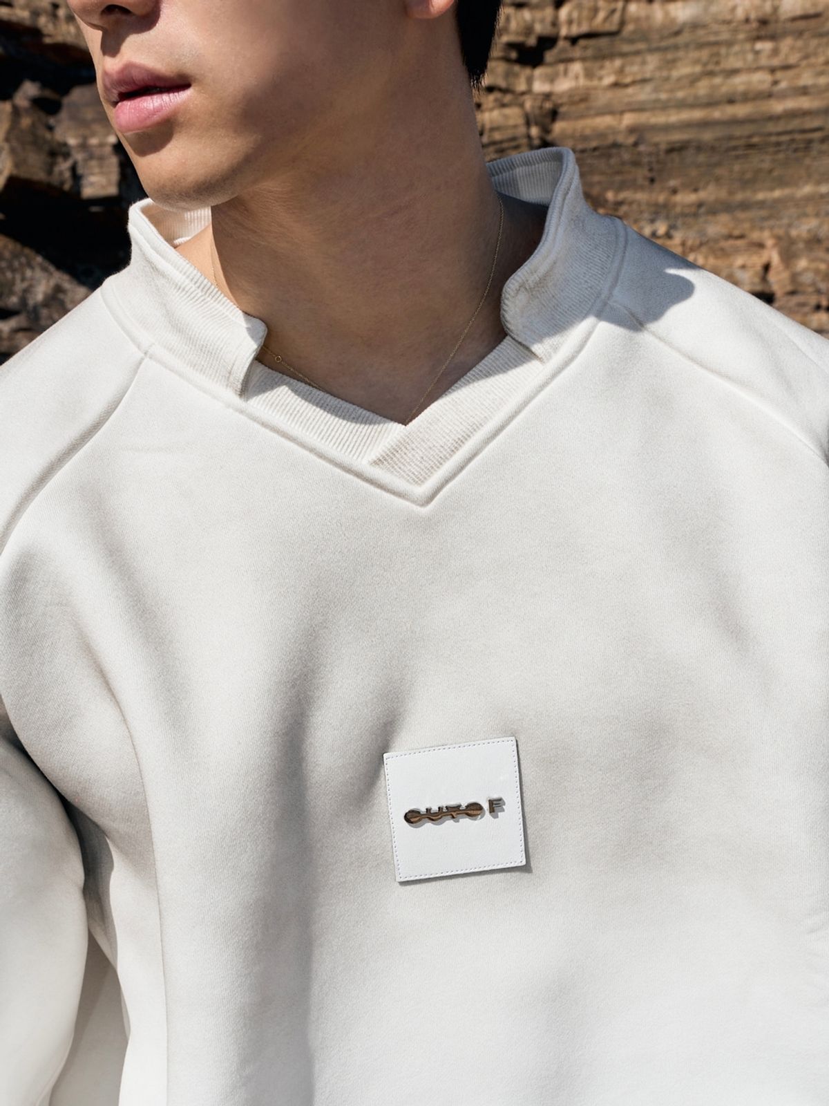 아웃오브(OUTOF) Dirty White Sweat Shirt