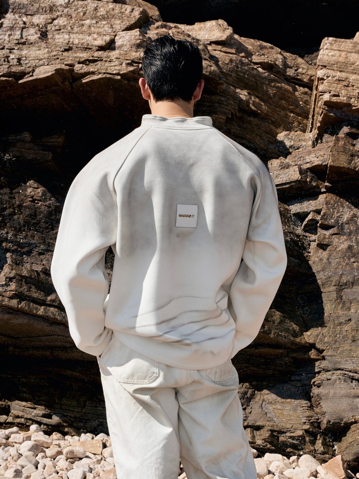 아웃오브(OUTOF) Dirty White Sweat Shirt
