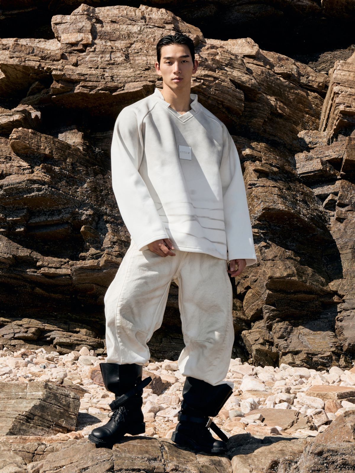 아웃오브(OUTOF) Dirty White Sweat Shirt