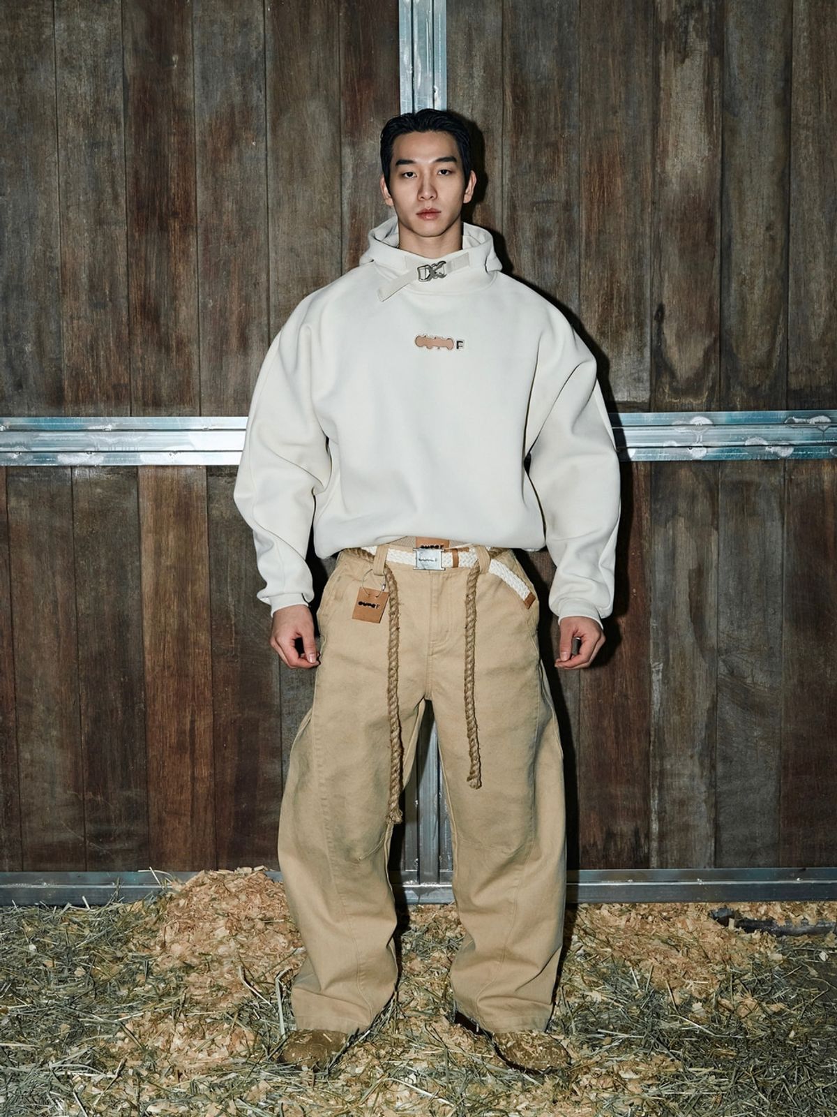 아웃오브(OUTOF) Buckle Belt Neck Logo Hole Hoodie