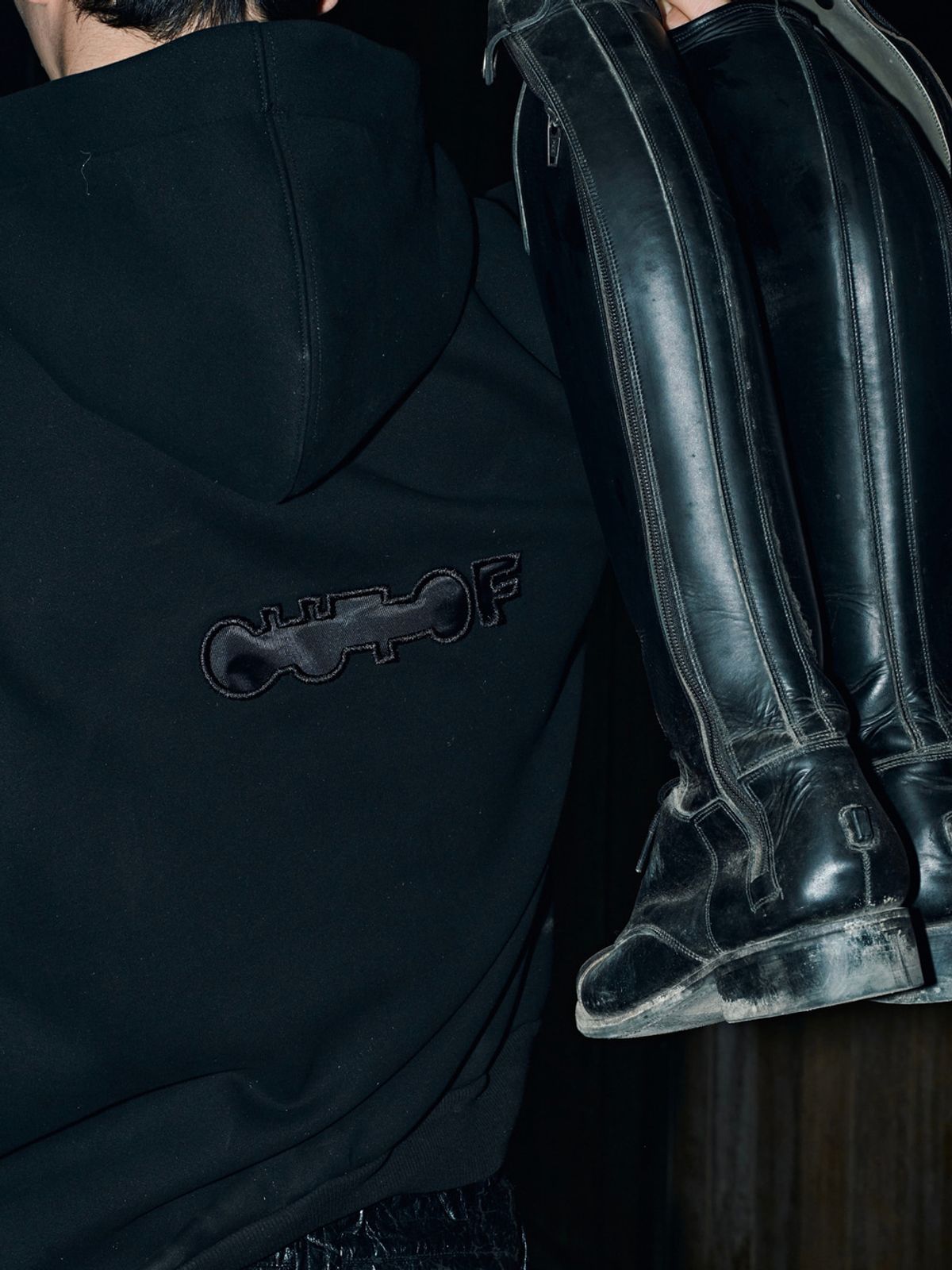 아웃오브(OUTOF) Buckle Belt Neck Logo Hole Hoodie