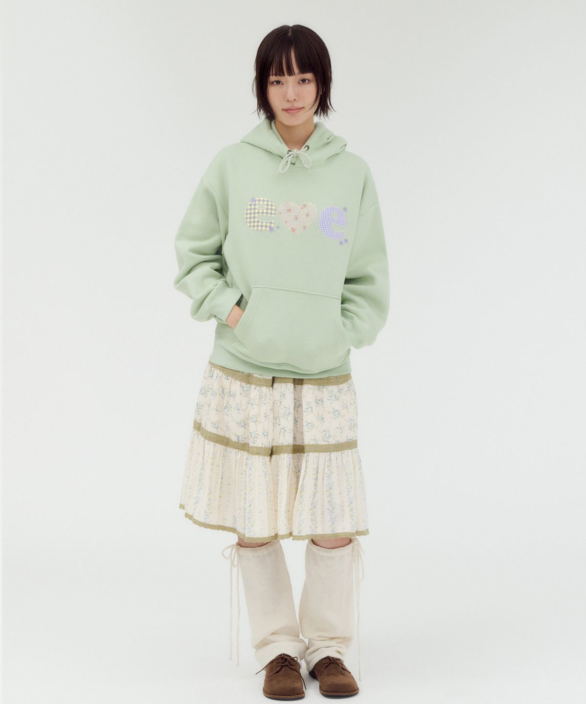 엠블러(AMBLER) Check Flower 아플리케 그래픽 후드 티셔츠 AHP1306 (라이트그린)