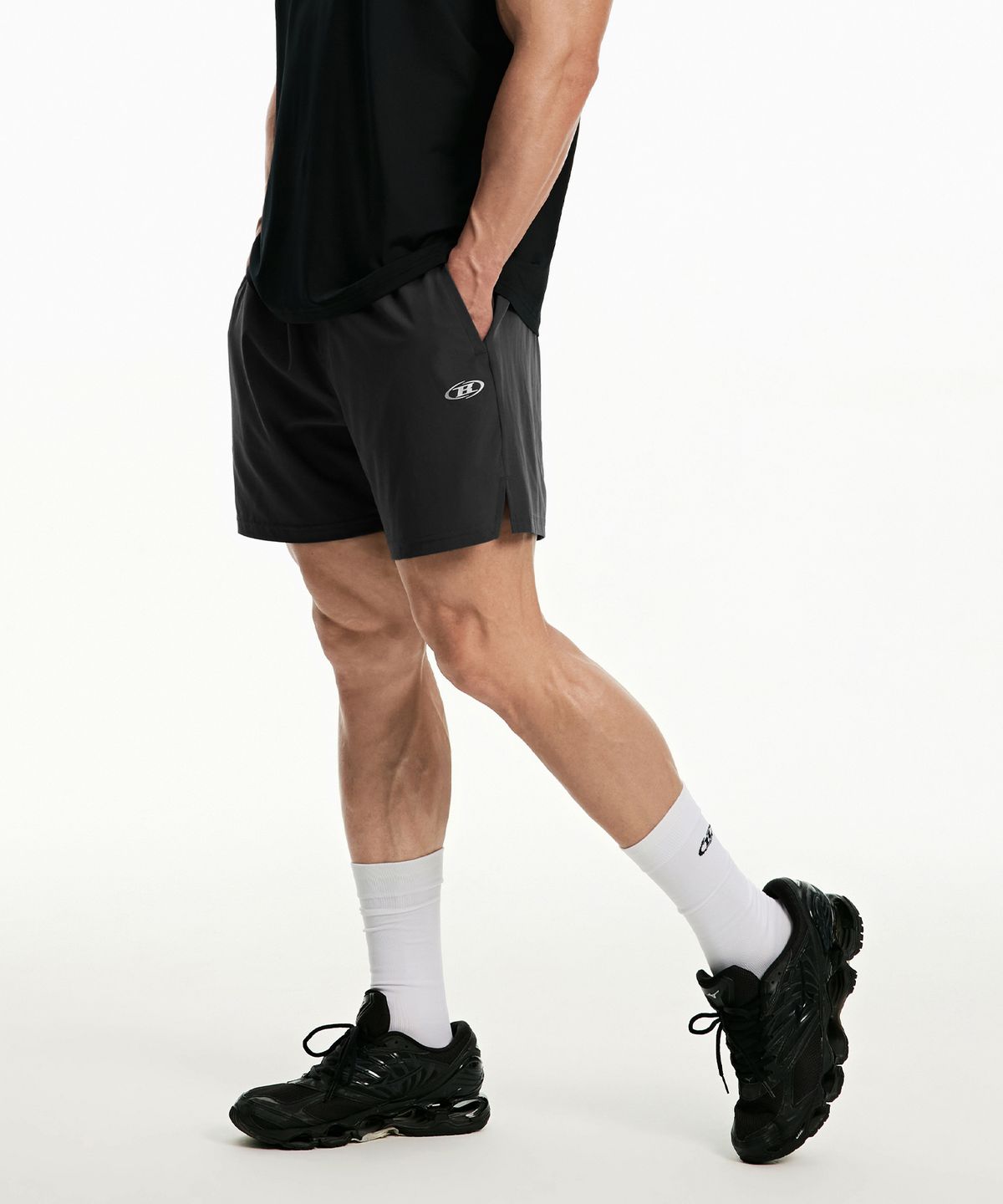 본투윈(BORN TO WIN) SYMBOL B STRENGTH SHORTS [CHARCOAL]