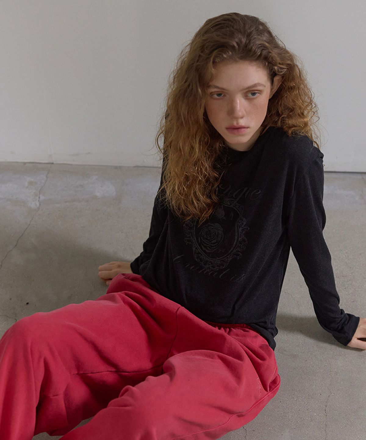 론크(LONQUE) PIGMENT SWEAT JOGGER PANTS (RED)
