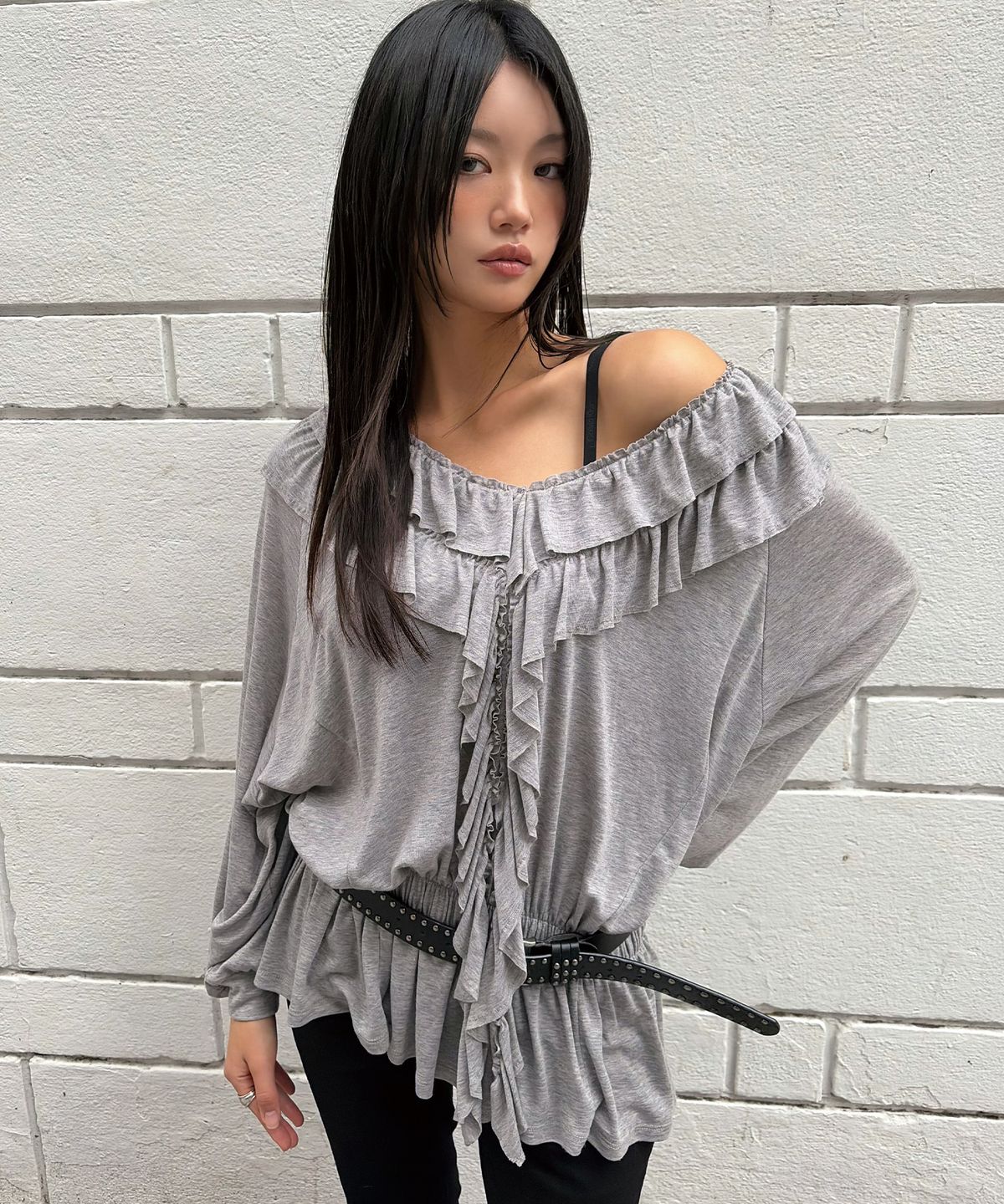 긴스키(GINSUKI) [긴스키 X 물바다]BOHEMIAN RUFFLE LAYERED T-SHIRTS (GREY)