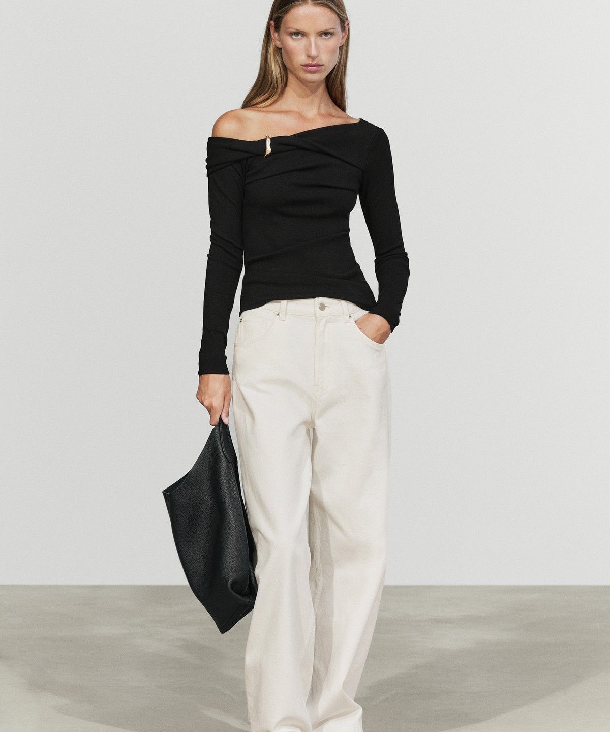 마시모두띠(MASSIMO DUTTI) 메탈 디테일 긴소매 탑