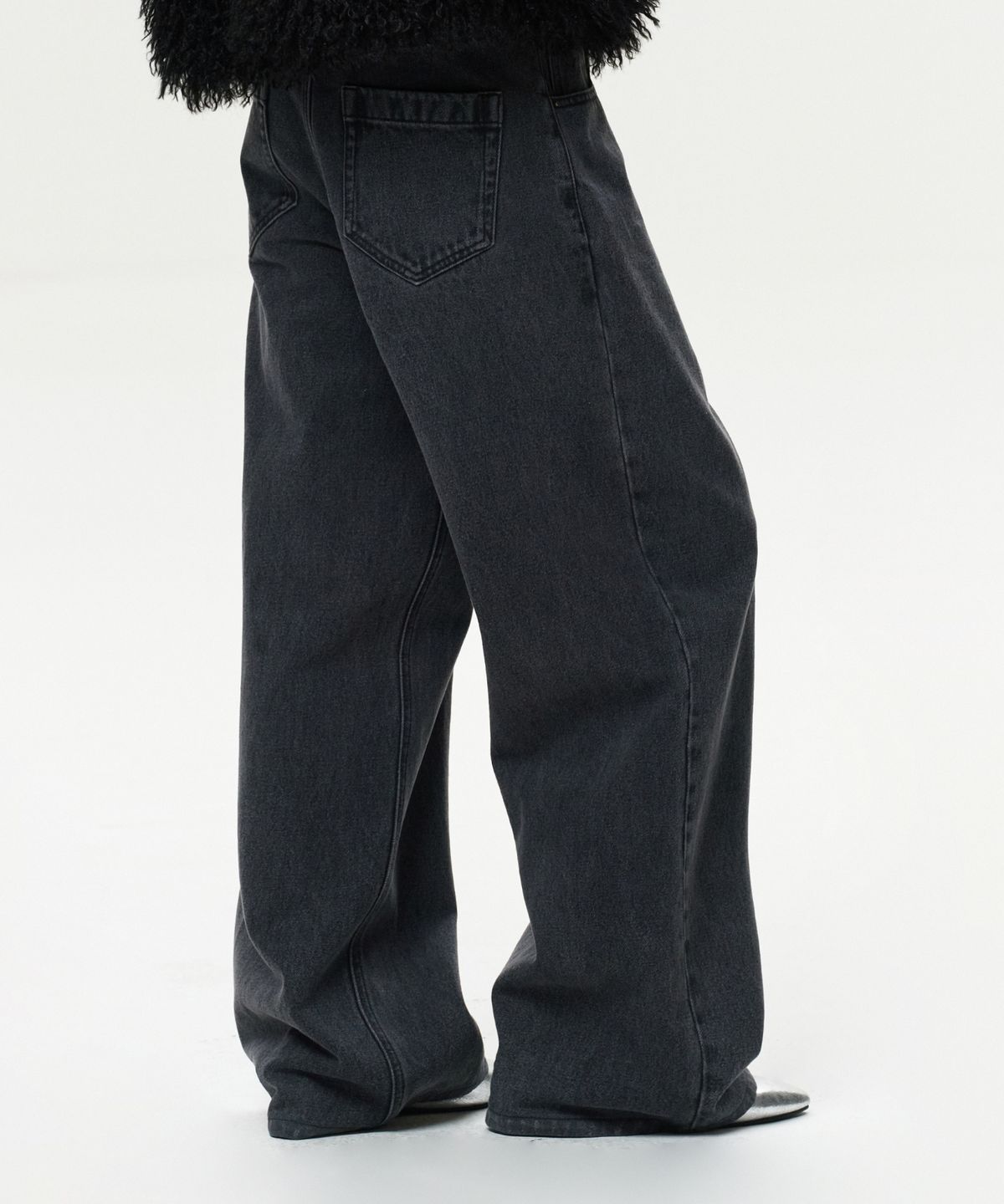 이알에이(ERA) WOMEN ERA WIDE FIT DENIM PANTS - DARK GRAY
