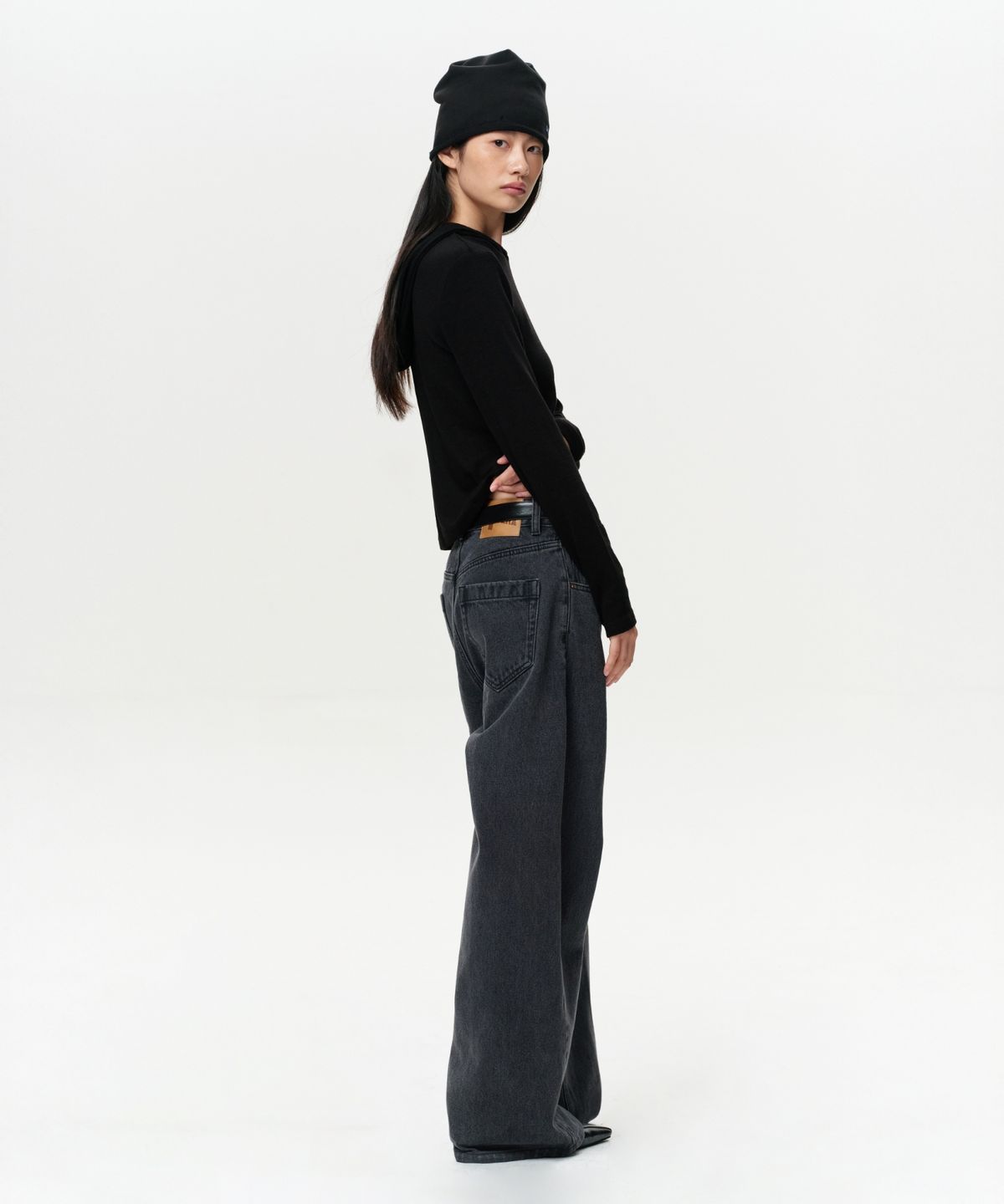 이알에이(ERA) WOMEN ERA WIDE FIT DENIM PANTS - DARK GRAY