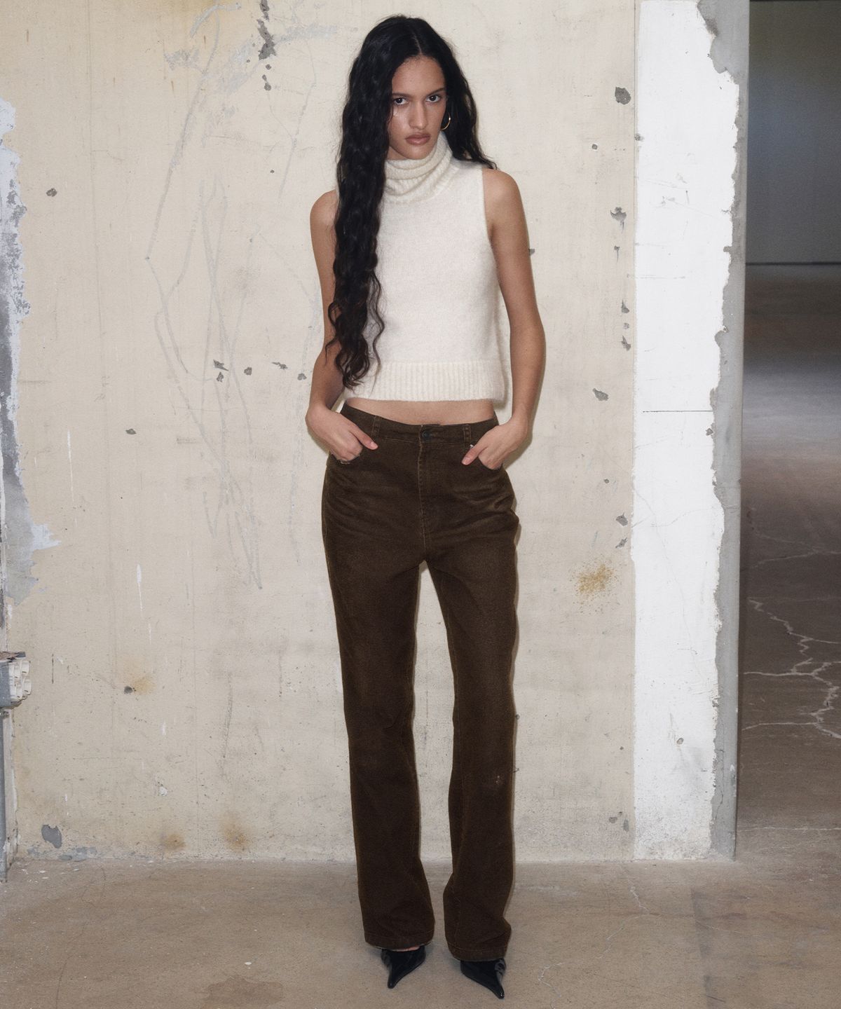 긴스키(GINSUKI) [긴스키 X 물바다]BACK STRAP VINTAGE DENIM PANTS (BROWN)