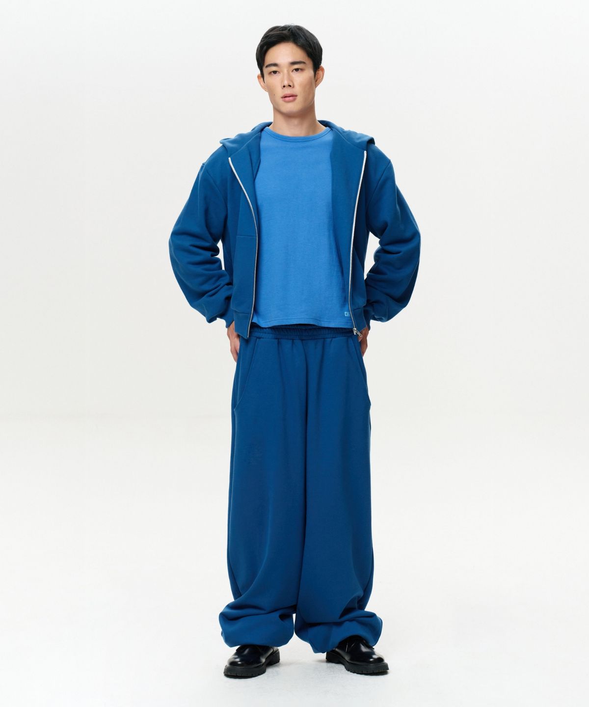 이알에이(ERA) UNISEX ERA WIDE JOGGER SWEATPANTS - YALE BLUE