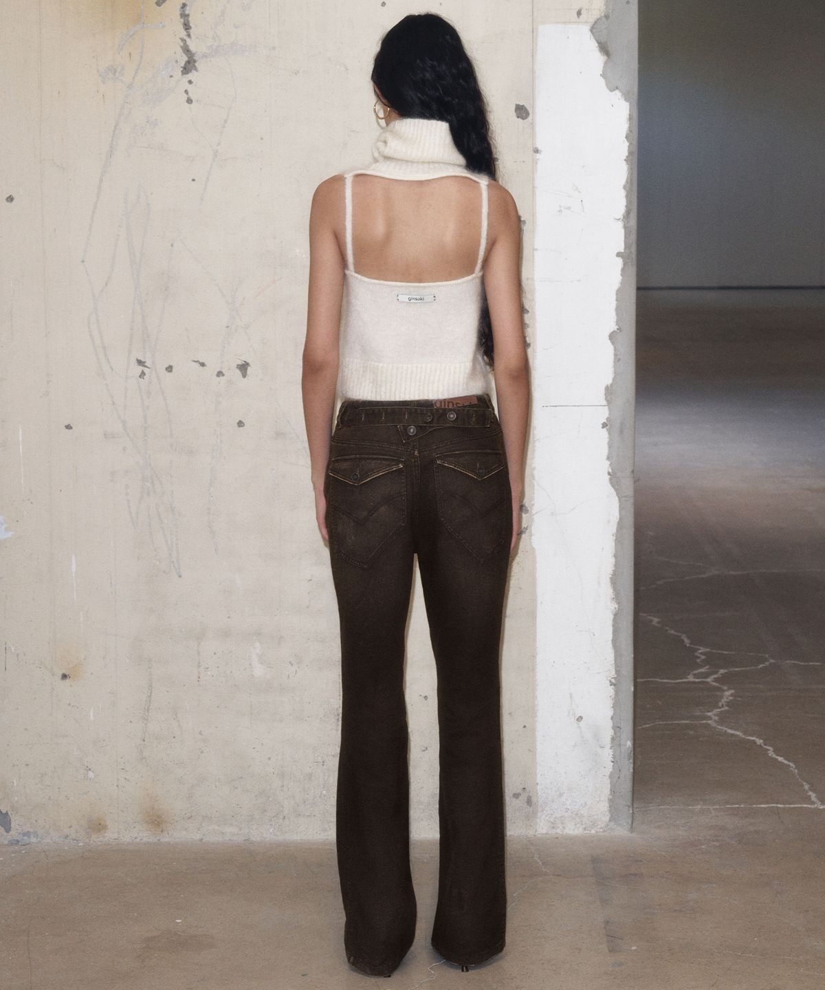 긴스키(GINSUKI) [긴스키 X 물바다]KIDMOHAIR OPENBACK TURTLE KNIT (IVORY)