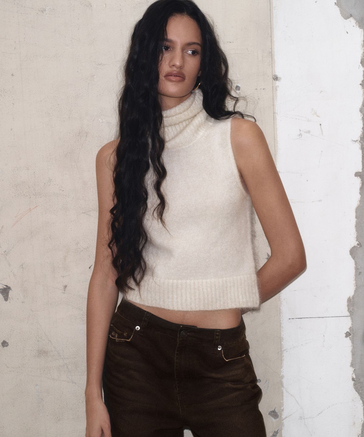 긴스키(GINSUKI) [긴스키 X 물바다]KIDMOHAIR OPENBACK TURTLE KNIT (IVORY)