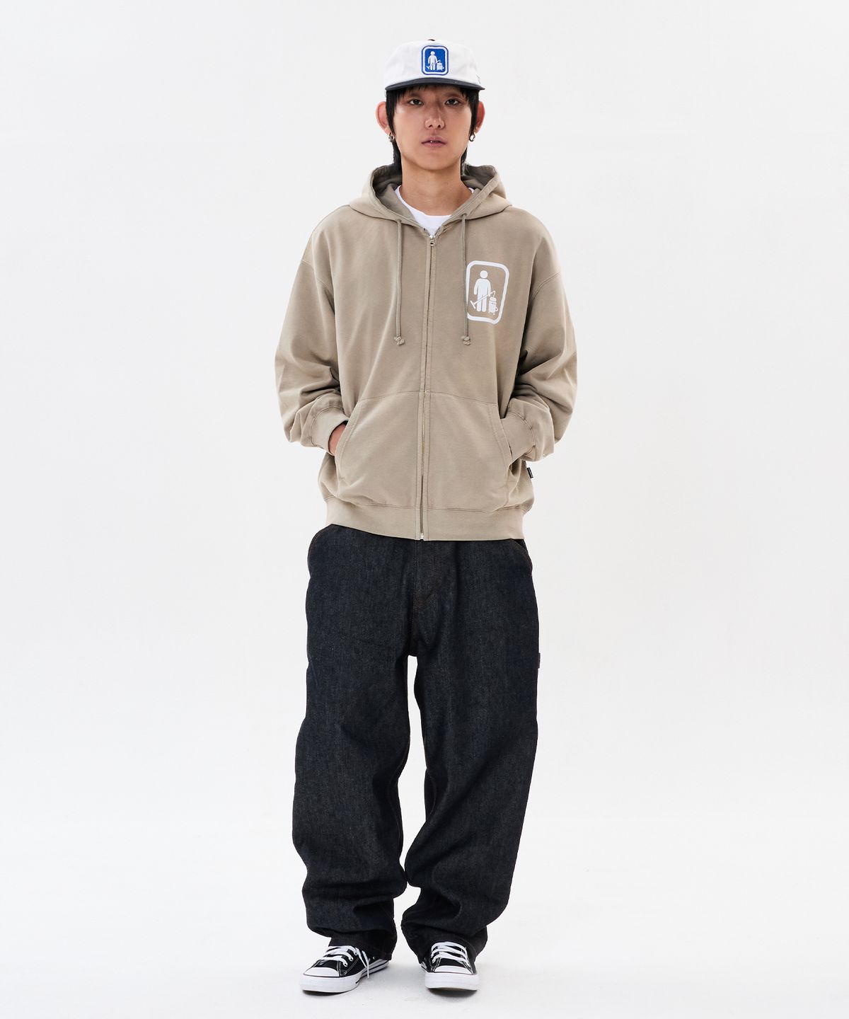 위캔더스(WKNDRS) WKNDRS x Krackerhouse CLEAN SERVICE ZIP-UP HOODIE (KHAKI)