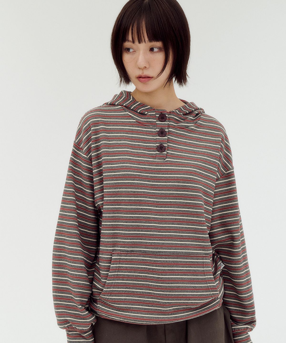 엠블러(AMBLER) Striped Star button hoodie  자수 플리스 후드 티셔츠 AHP1311 (버건디)