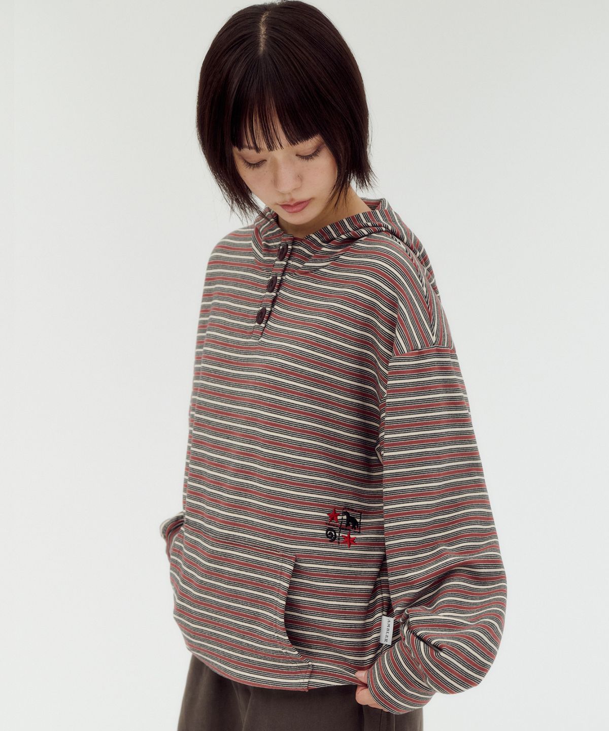 엠블러(AMBLER) Striped Star button hoodie  자수 플리스 후드 티셔츠 AHP1311 (버건디)