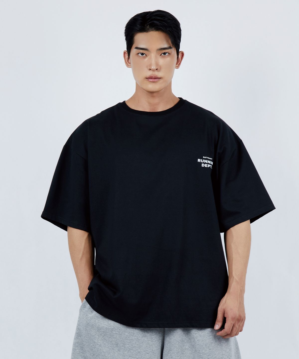 베트랙트(BATTRACT) 러닝 B 블루 뎁트 오버핏 반팔티 [BLACK]