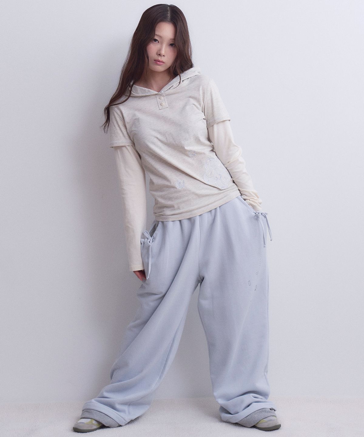 오피쉬(OAFISH) Floral Hotfix Layered Sweatpants, Blue