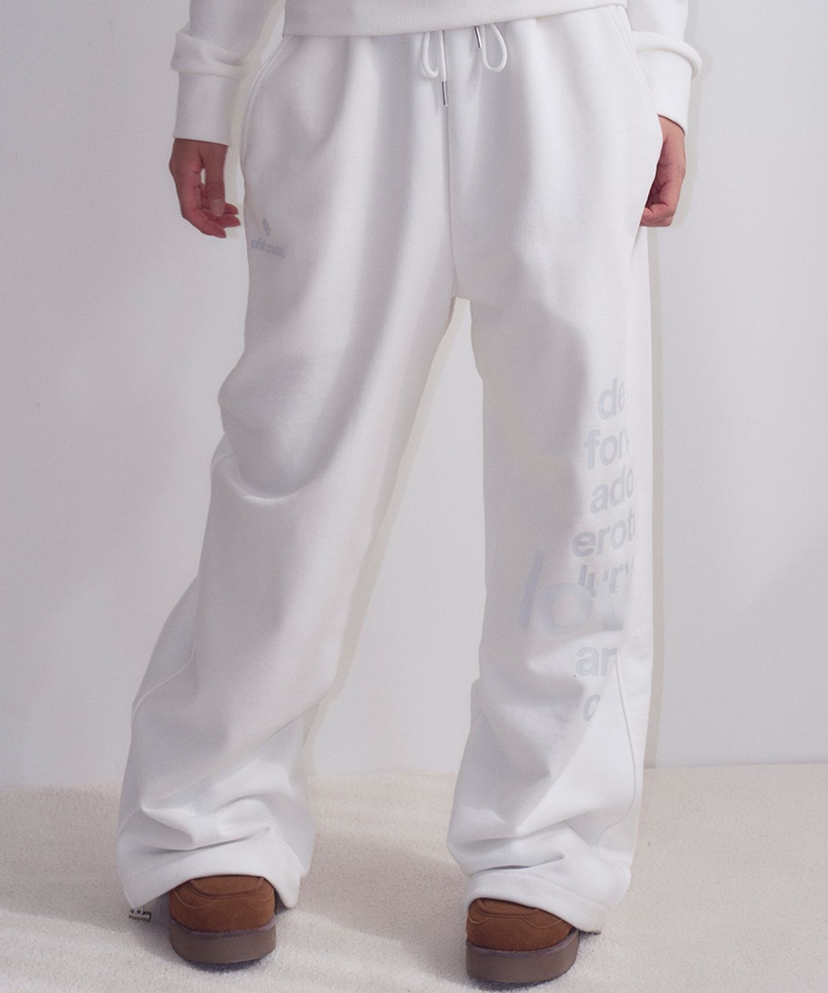 오피쉬(OAFISH) Lettering Sweat Pants, White