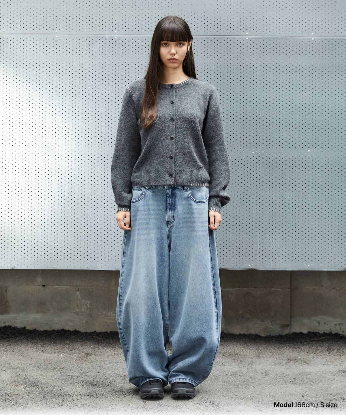 마하그리드(MAHAGRID) ROUND BUTTON UP CROP CARDIGAN[CHARCOAL]