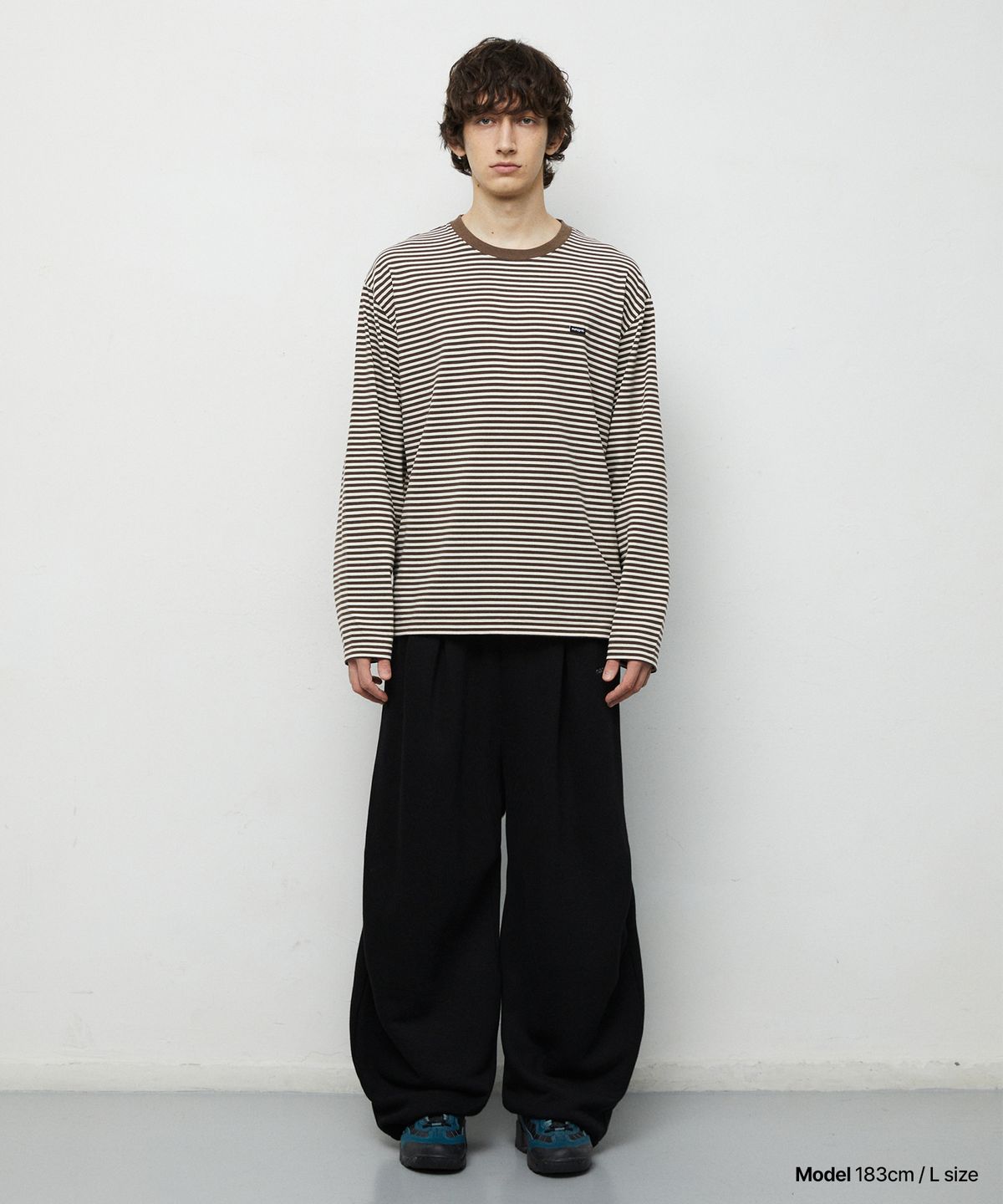 마하그리드(MAHAGRID) TWO-TUCK WIDE SWEAT PANTS[BLACK]