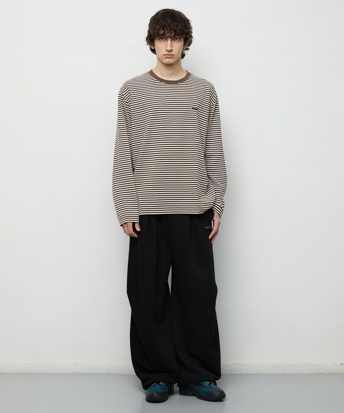 마하그리드(MAHAGRID) TWO-TUCK WIDE SWEAT PANTS[BLACK]