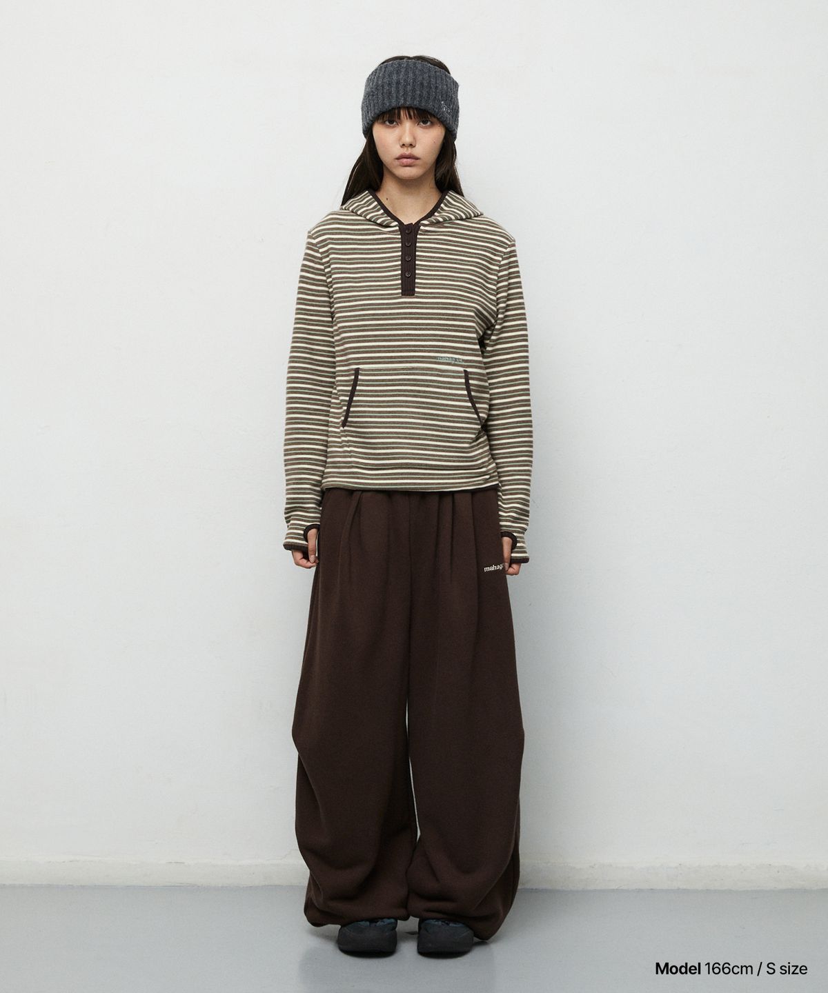 마하그리드(MAHAGRID) TWO-TUCK WIDE SWEAT PANTS[BROWN]