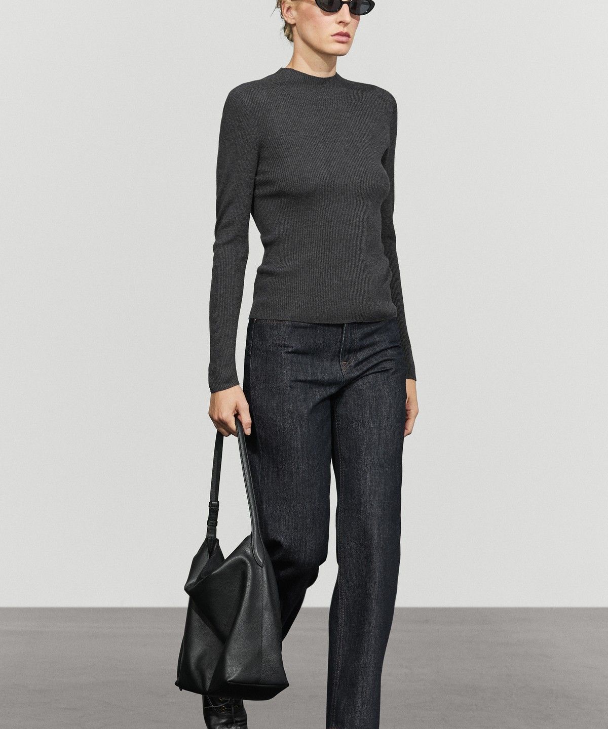 마시모두띠(MASSIMO DUTTI) 립드 터틀넥 니트 스웨터