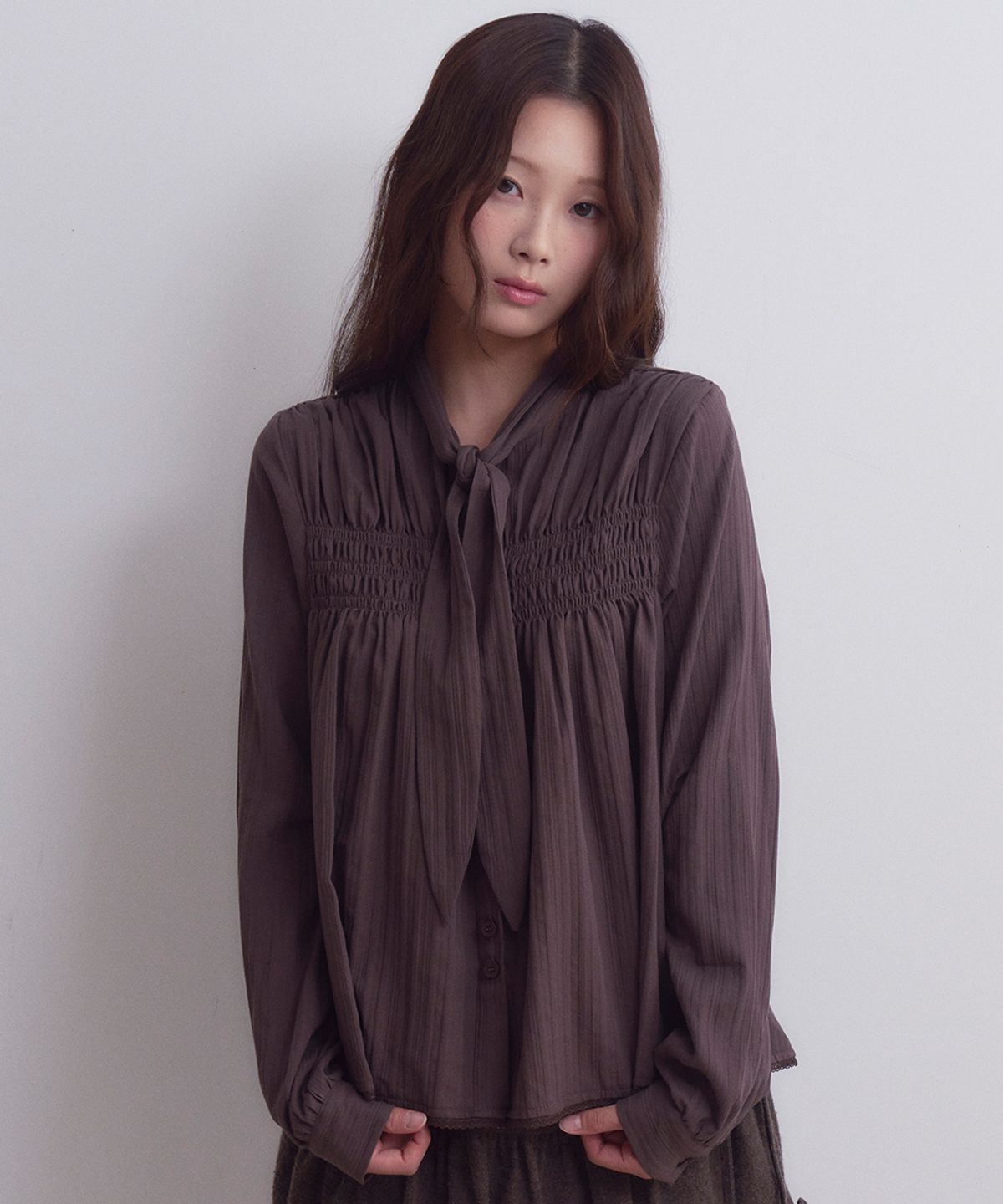 오피쉬(OAFISH) Smocked Tie Blouse, Brown