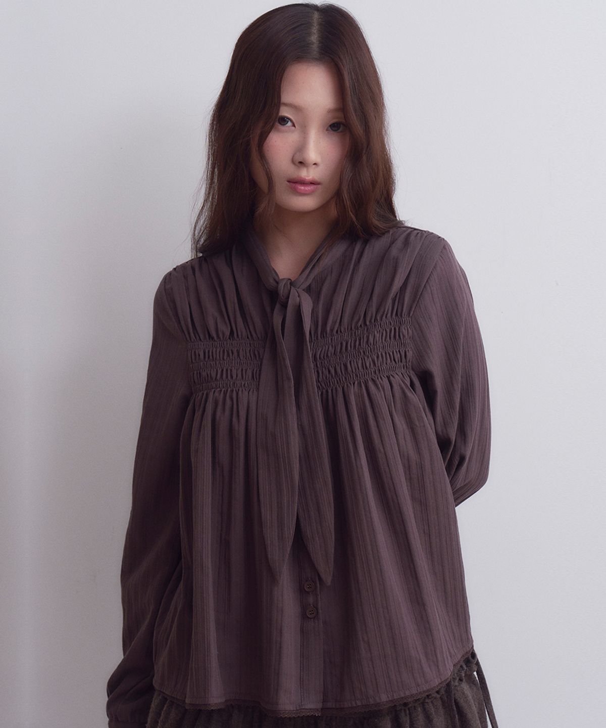 오피쉬(OAFISH) Smocked Tie Blouse, Brown