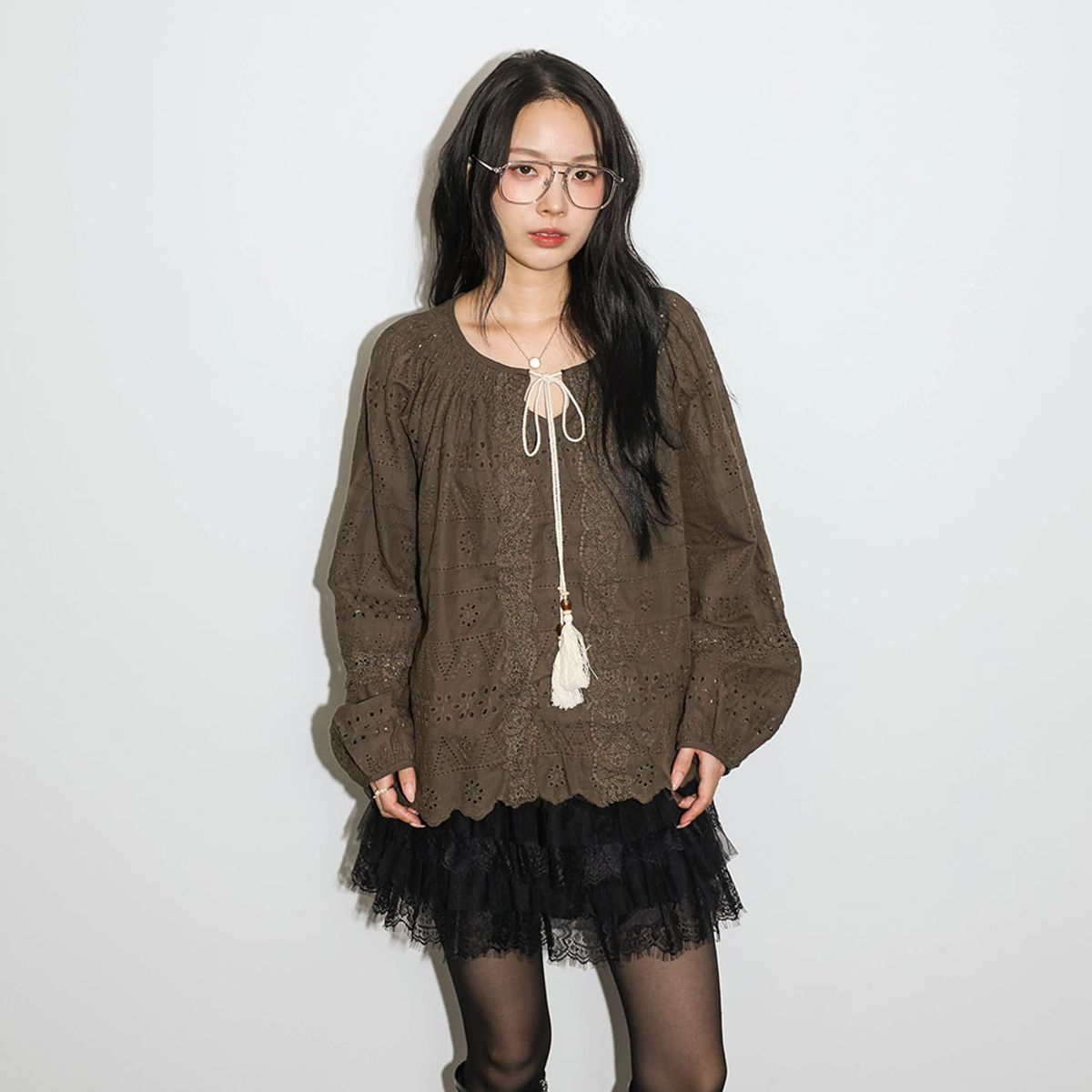 던드롭(DUNDROP) DD_Eyelet lace peasant blouse