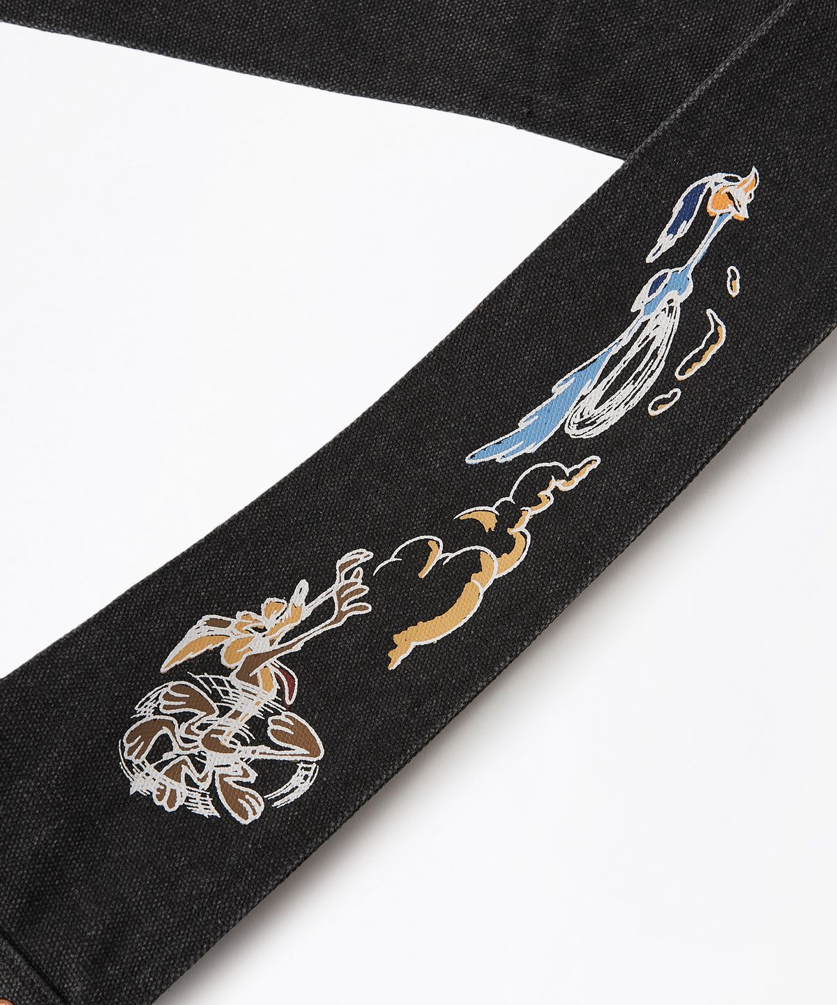 아웃스탠딩(OUTSTANDING) [LOONEY TUNES] NEWSPAPER BAG_BLACK