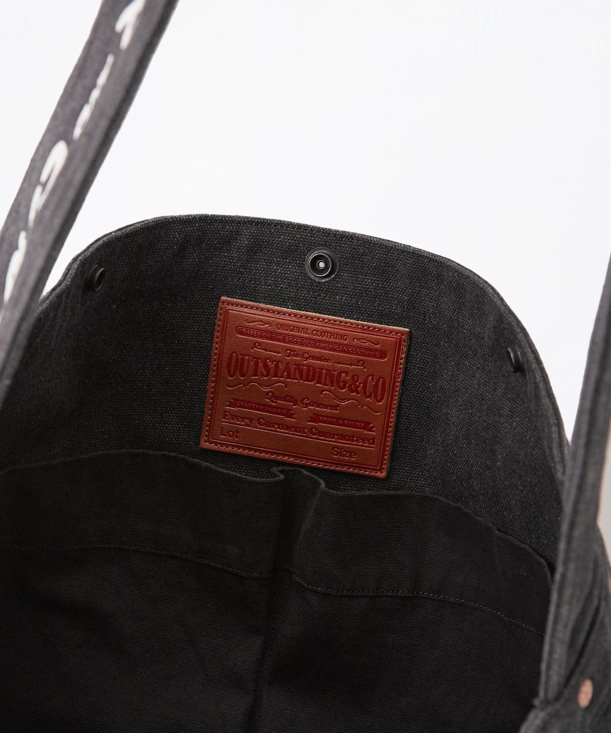 아웃스탠딩(OUTSTANDING) [LOONEY TUNES] NEWSPAPER BAG_BLACK