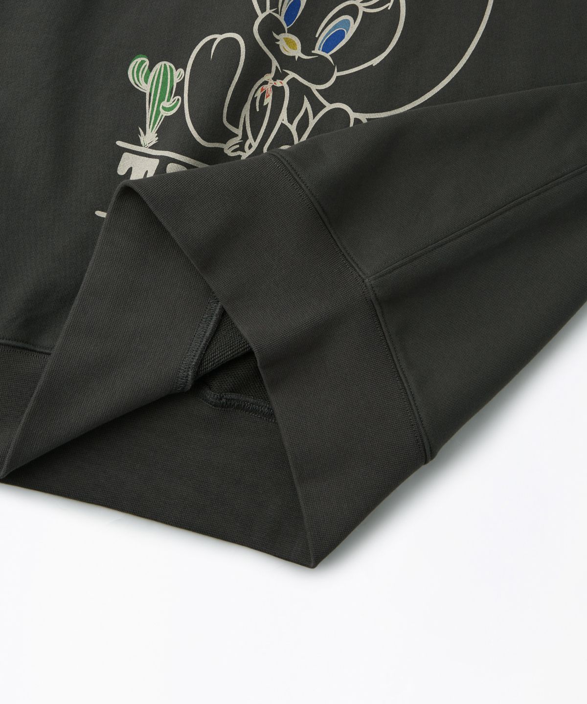 아웃스탠딩(OUTSTANDING) [LOONEY TUNES] SWEAT(TWEETY)_CHARCOAL