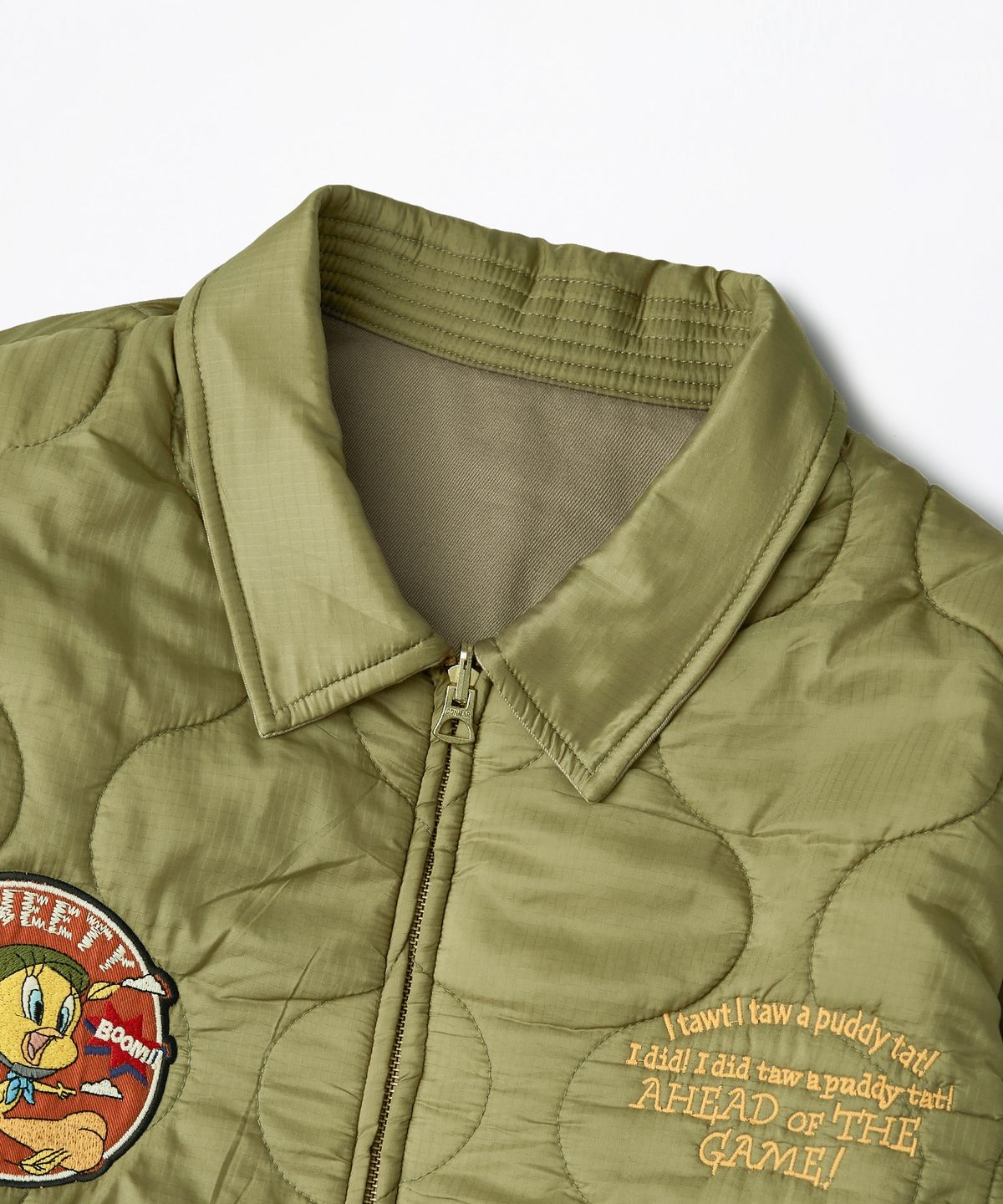 아웃스탠딩(OUTSTANDING) [LOONEY TUNES] REVERSIBLE QUILTED JACKET_KHAKI/OLIVE GREEN