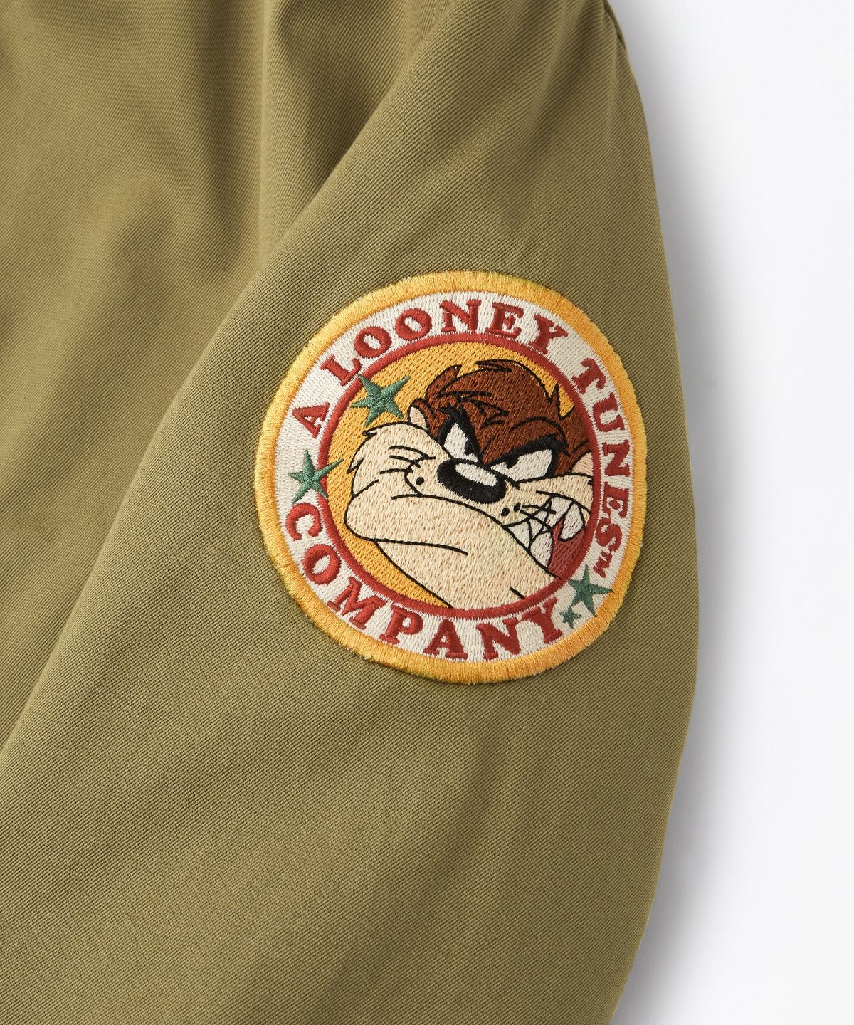 아웃스탠딩(OUTSTANDING) [LOONEY TUNES] TANKER JACKET_KHAKI