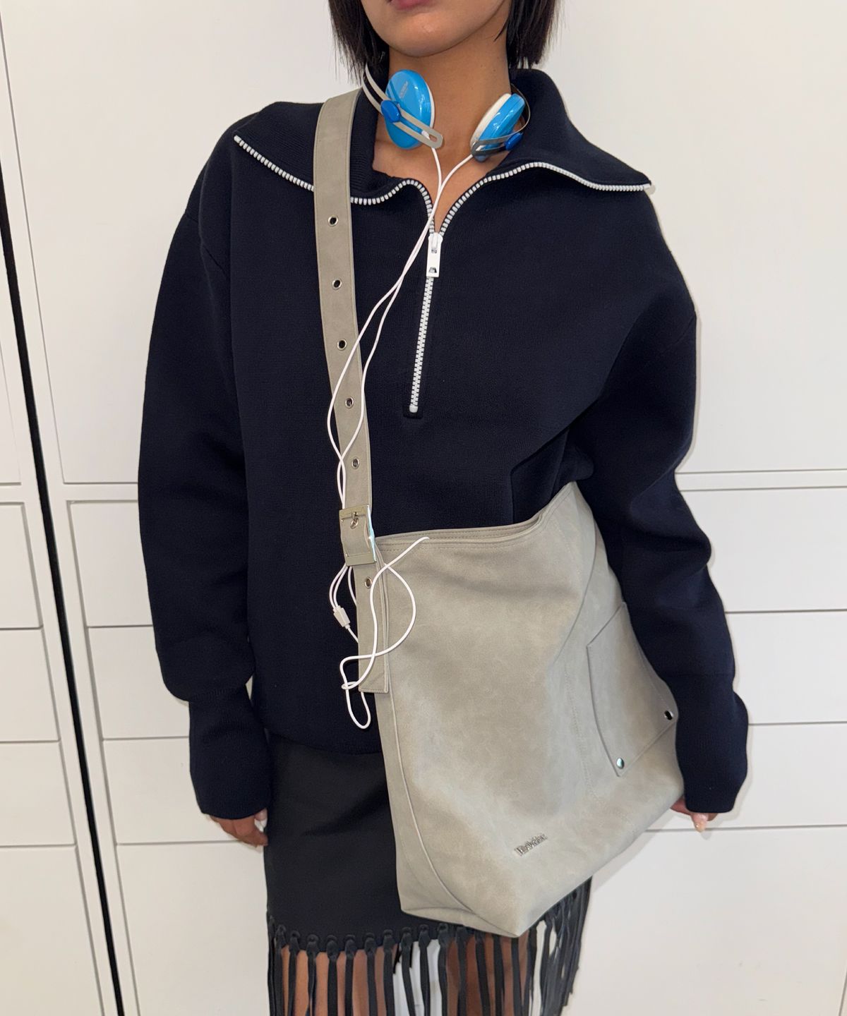 필인더블랭크(FILLINTHEBLANK) Suede Basket Bag(Dusty grey)