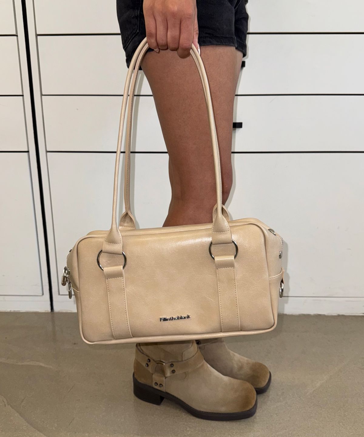 필인더블랭크(FILLINTHEBLANK) Stud Radio Bag(Oatmeal)