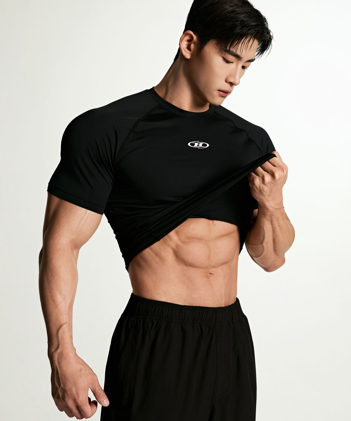 본투윈(BORN TO WIN) SYMBOL B COMPRESSION SHORT SLEEVE [BLACK]