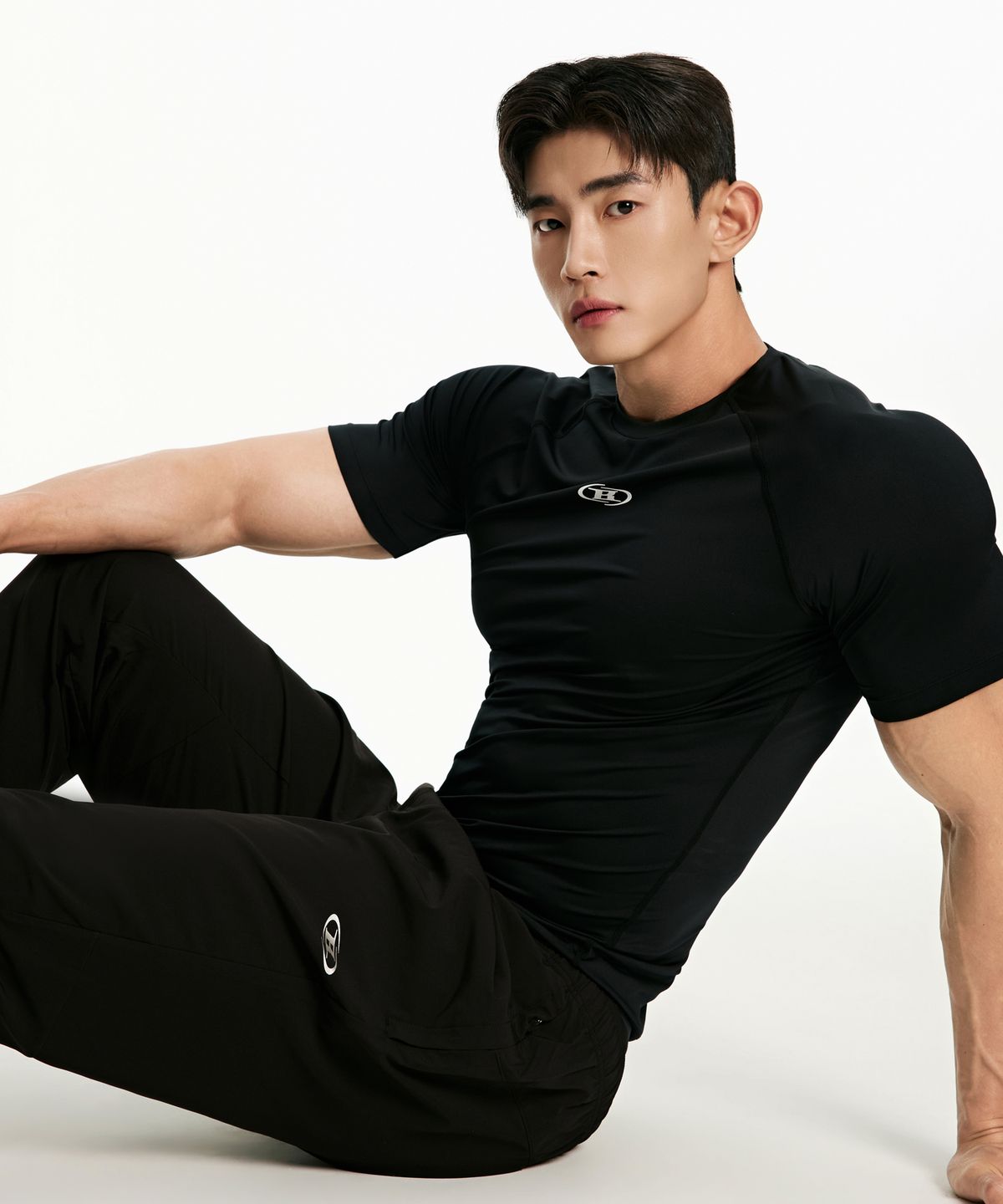 본투윈(BORN TO WIN) SYMBOL B COMPRESSION SHORT SLEEVE [BLACK]