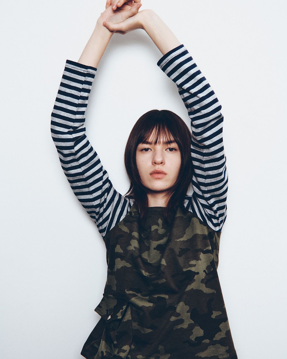 더뮤지엄비지터(THEMUSEUMVISITOR) W CAMO POCKET LONG SLEEVE (GREEN CAMO)