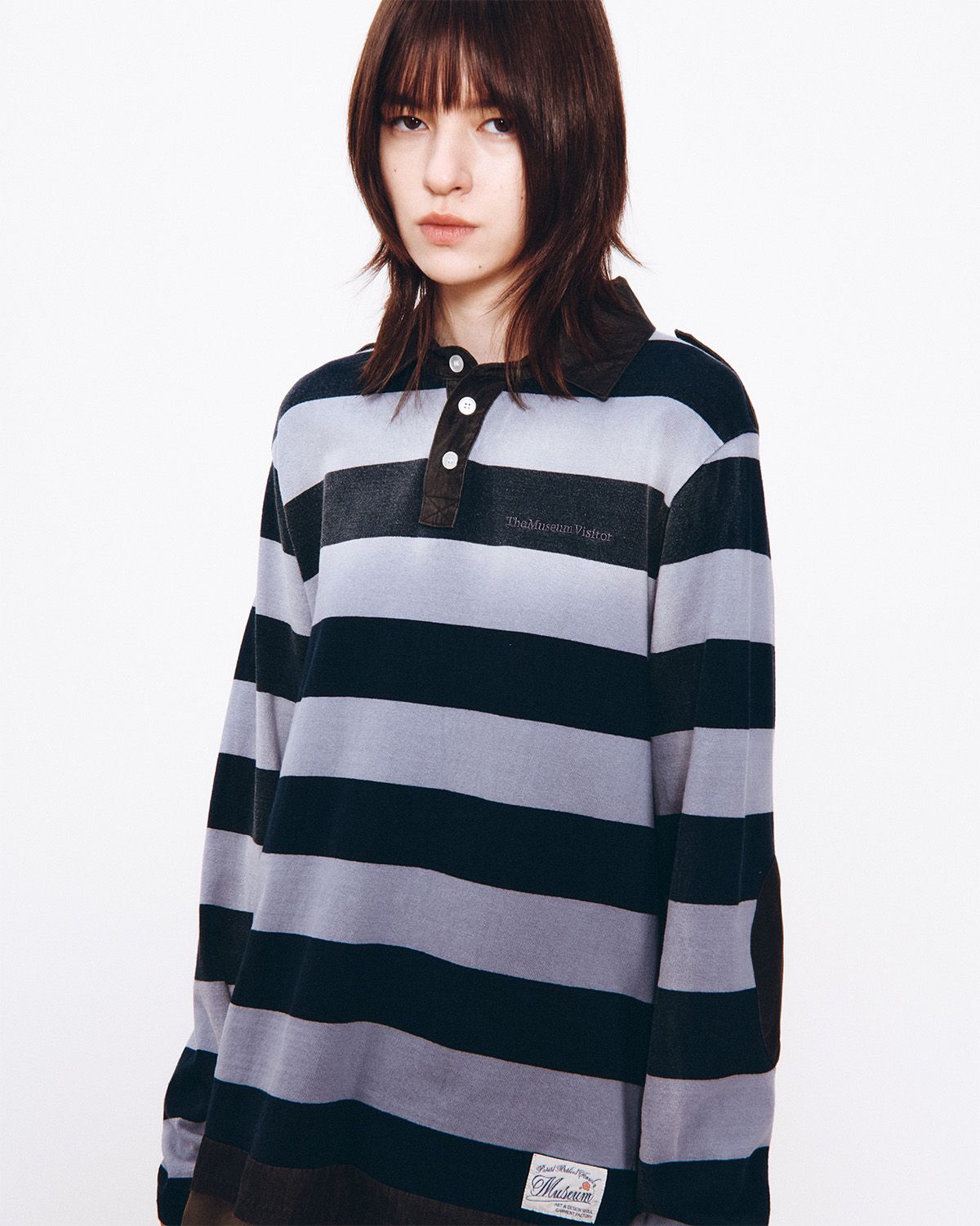더뮤지엄비지터(THEMUSEUMVISITOR) EPAULETTE PATCH PK LONG SLEEVE (NAVY)