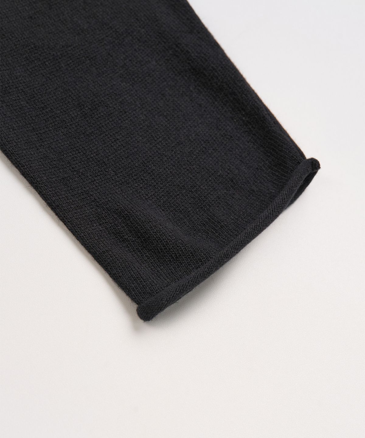 엑스컨테이너(EXCONTAINER) 롤링 크롭 니트 (BLACK)