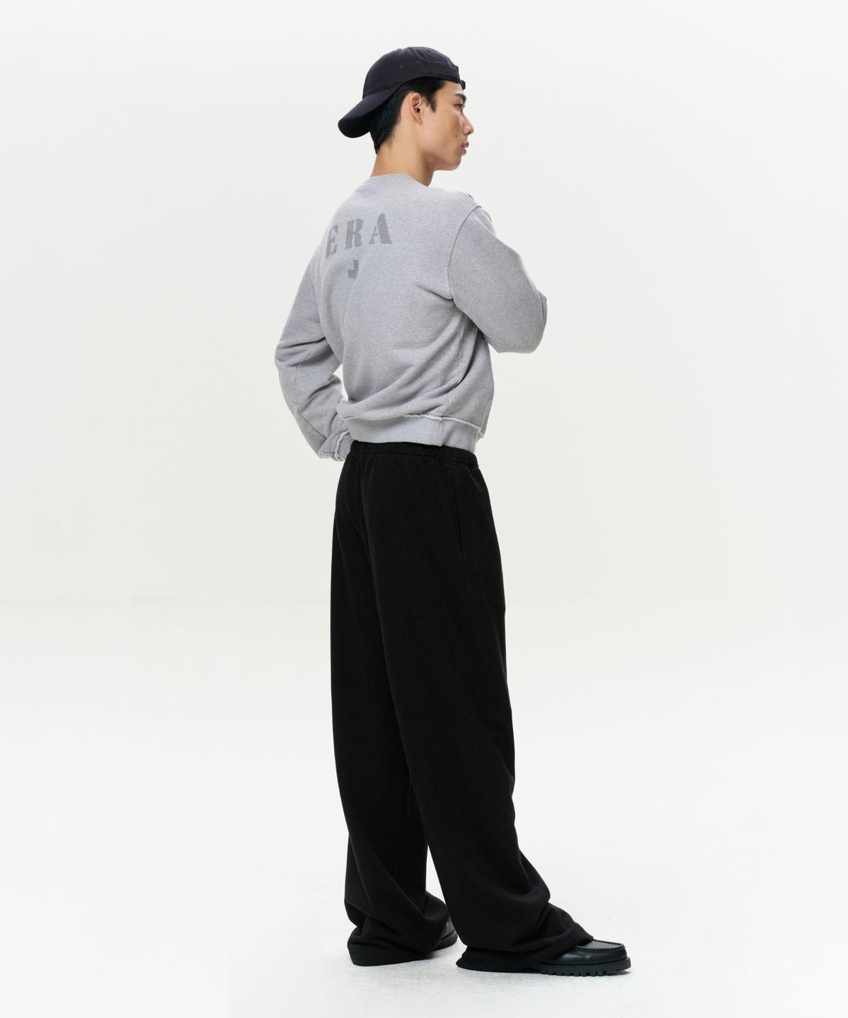 이알에이(ERA) UNISEX ERA RAW EDGE SWEATSHIRT - GRAY
