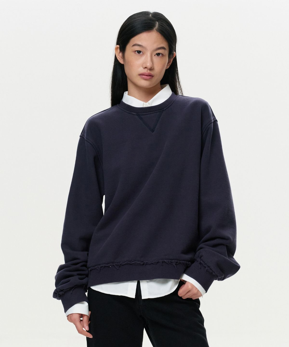 이알에이(ERA) UNISEX ERA RAW EDGE SWEATSHIRT - NAVY