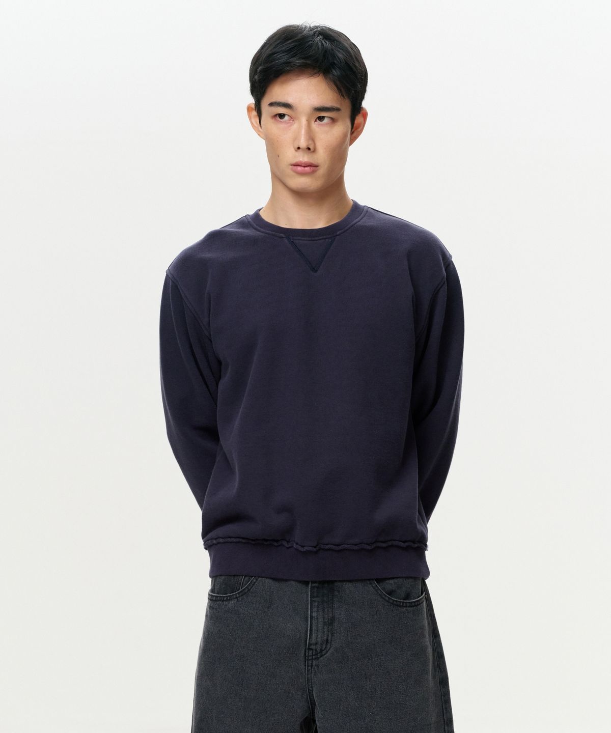 이알에이(ERA) UNISEX ERA RAW EDGE SWEATSHIRT - NAVY