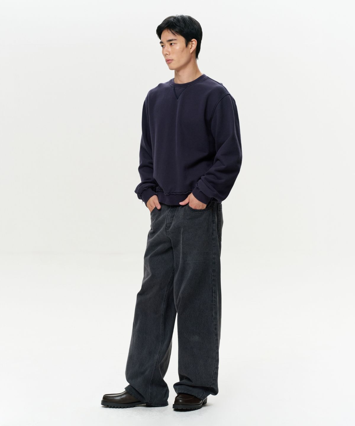 이알에이(ERA) UNISEX ERA RAW EDGE SWEATSHIRT - NAVY